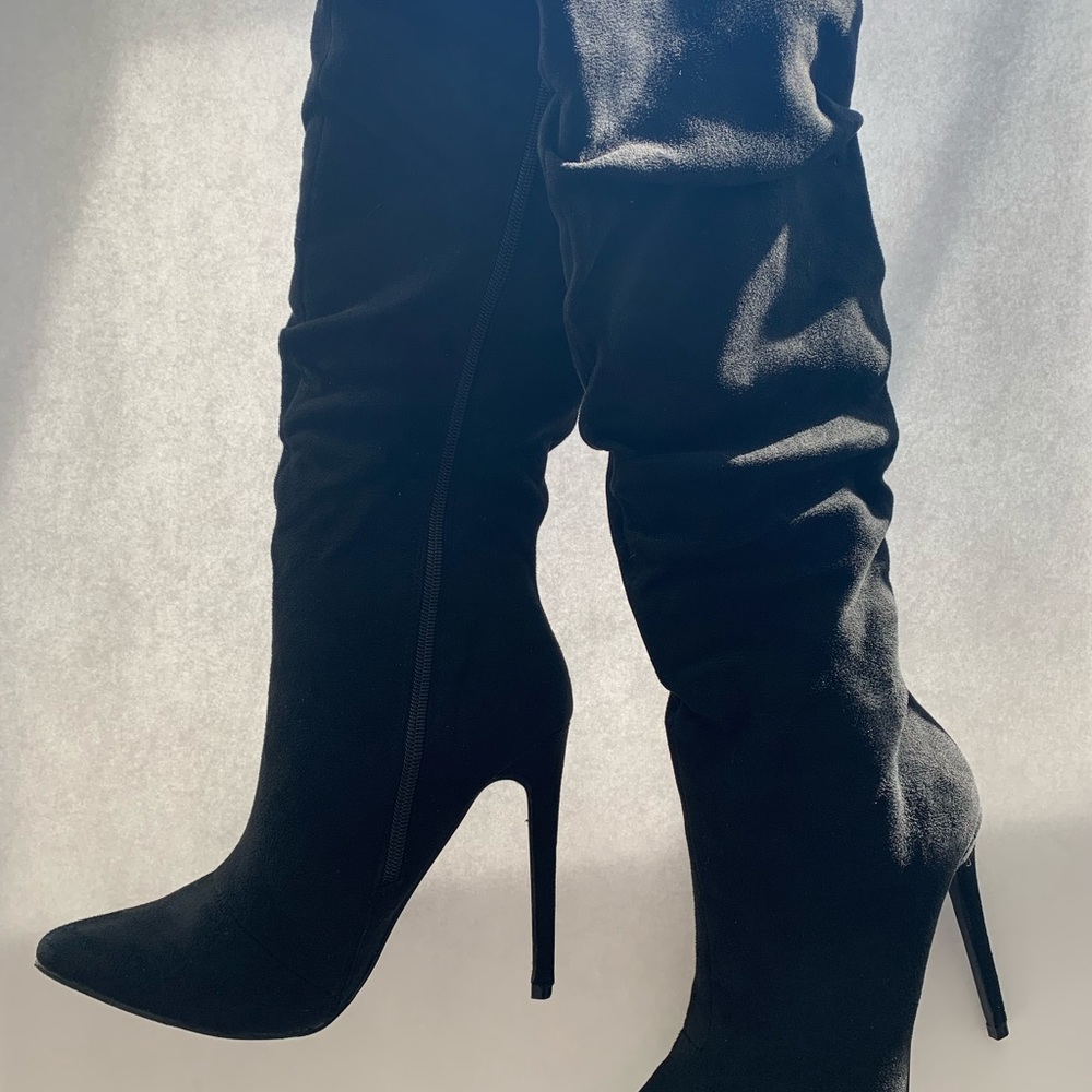 Black Faux Suede pointed toe slouchy Knee high dress boots ***Brand New***Size 7